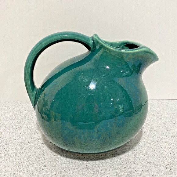 Vintage USA Art Pottery Tilted Ball Pitcher w/ Ice Lip Green Glazed 1950's Mod - Picture 4 of 9